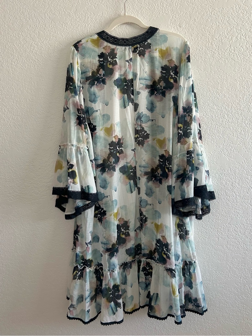 Torrid Textured Chiffon Midi Ruffle Floral Cloud Dancer Kimono in Light Blue - Picture 8 of 9